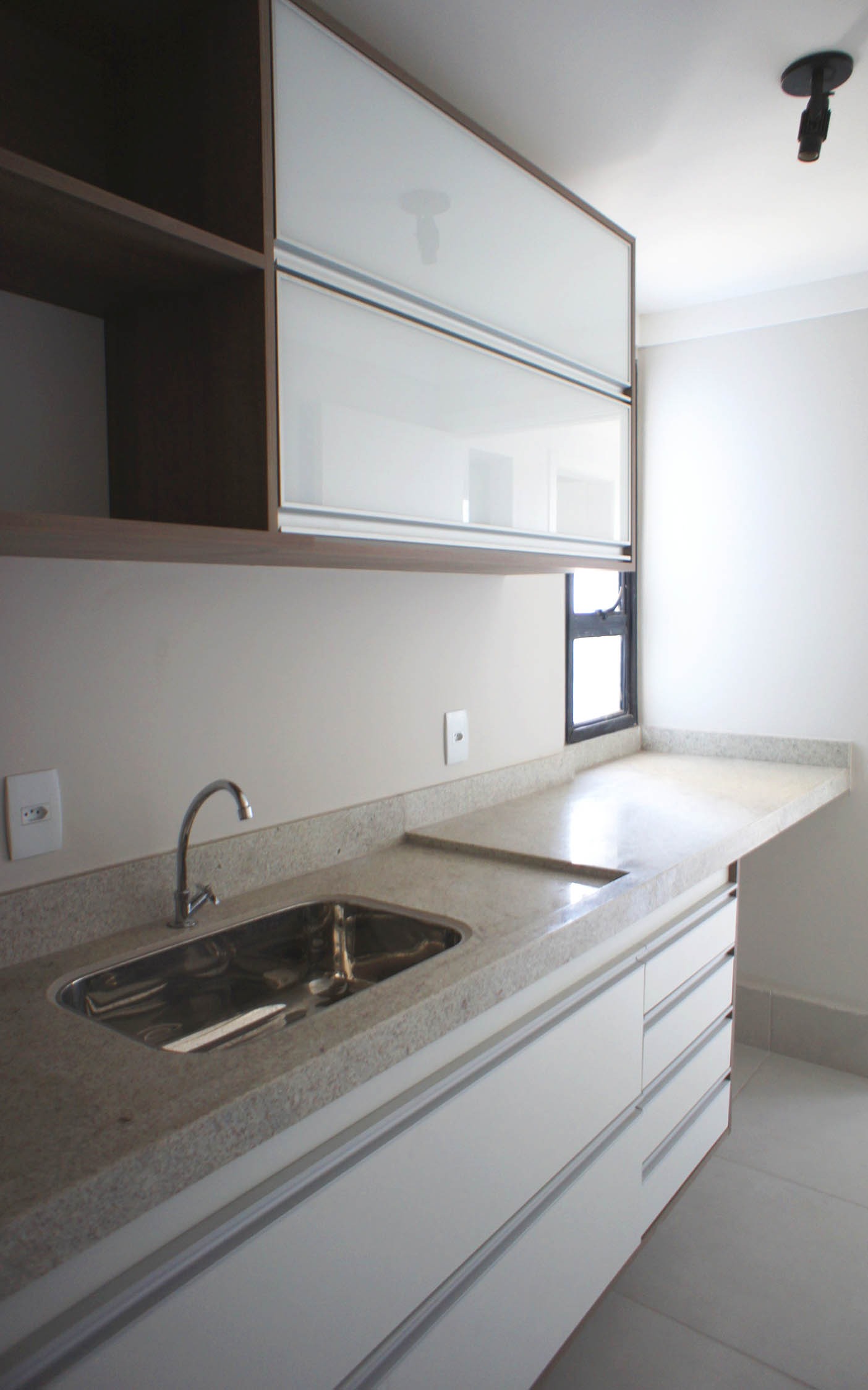 Apartamento à venda com 3 quartos, 75m² - Foto 3