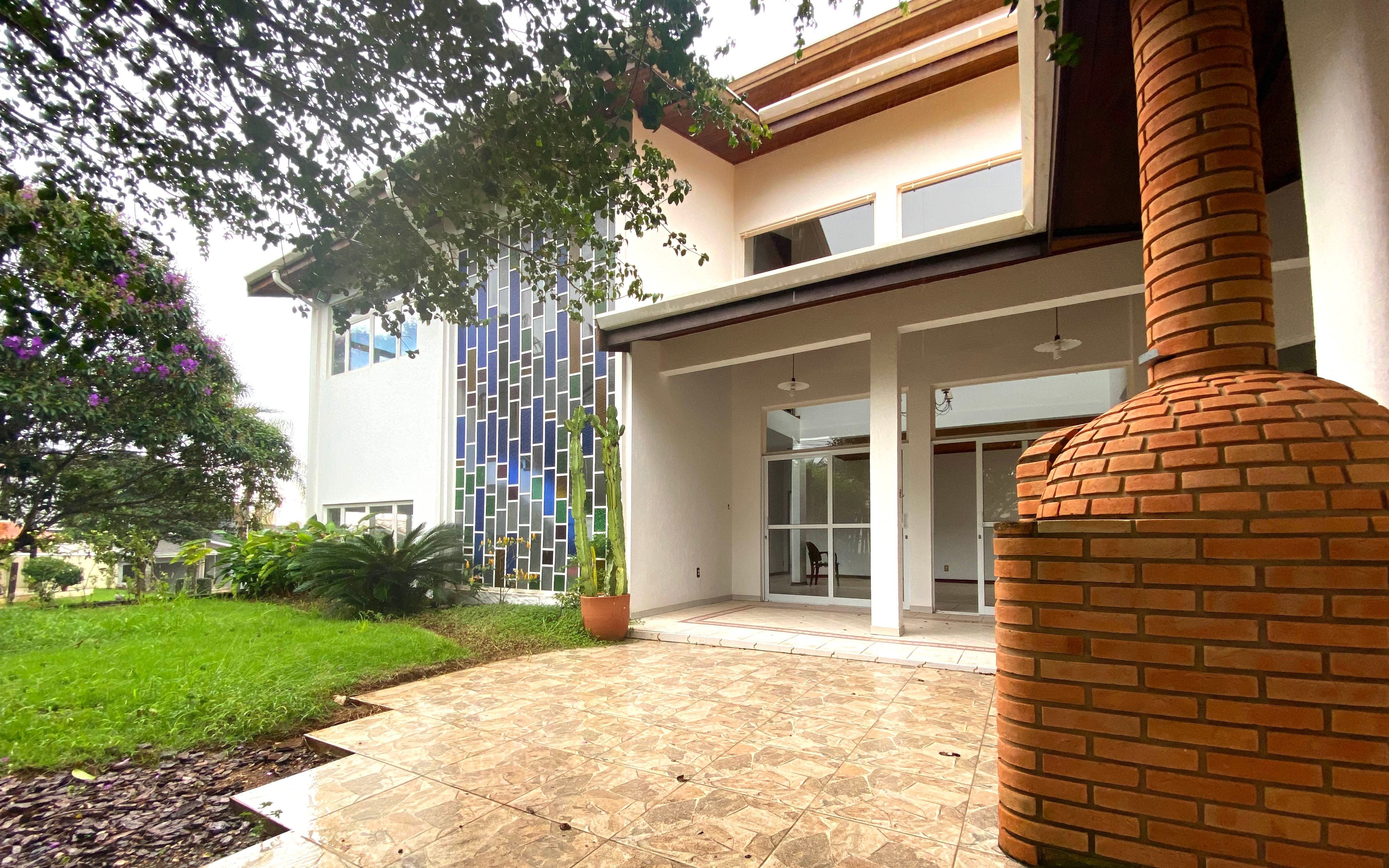 Casa de Condomínio à venda com 4 quartos, 325m² - Foto 2