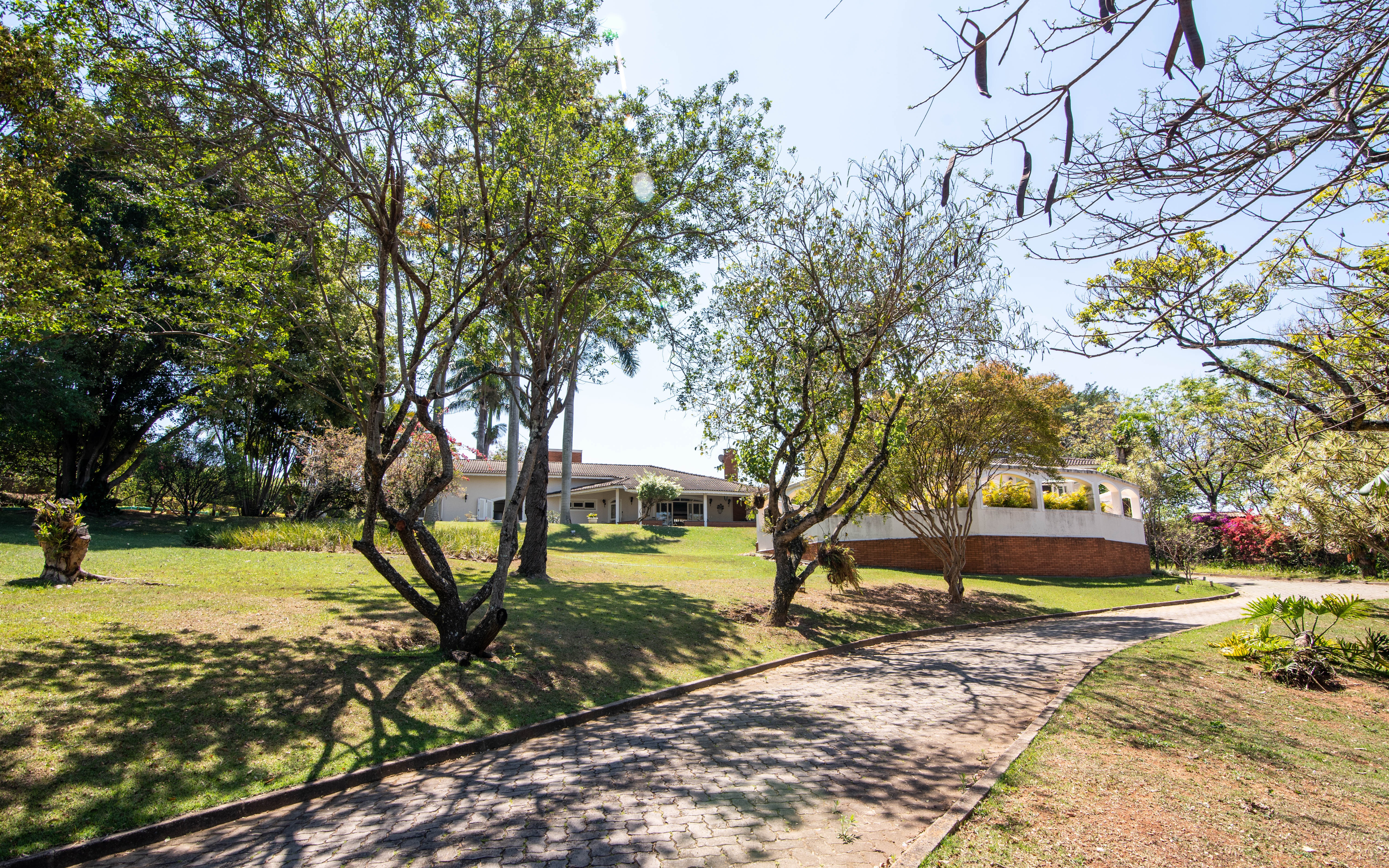 Casa de Condomínio à venda e aluguel com 5 quartos, 1200m² - Foto 2