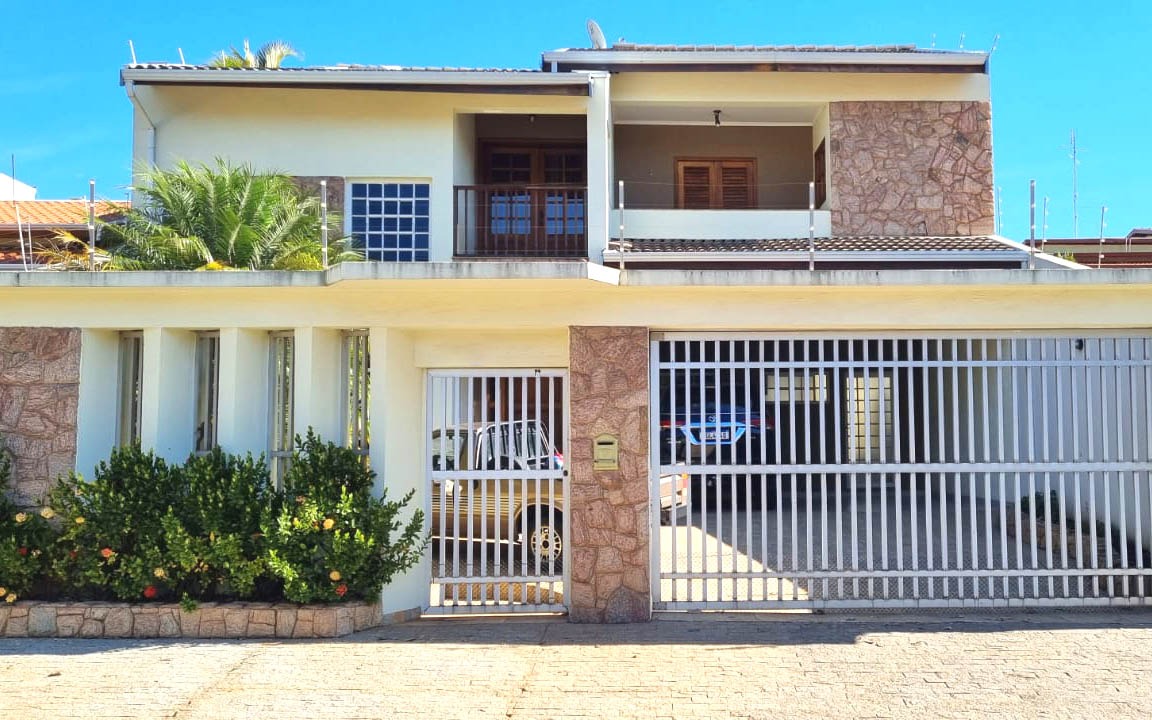 Sobrado à venda com 4 quartos, 360m² - Foto 1