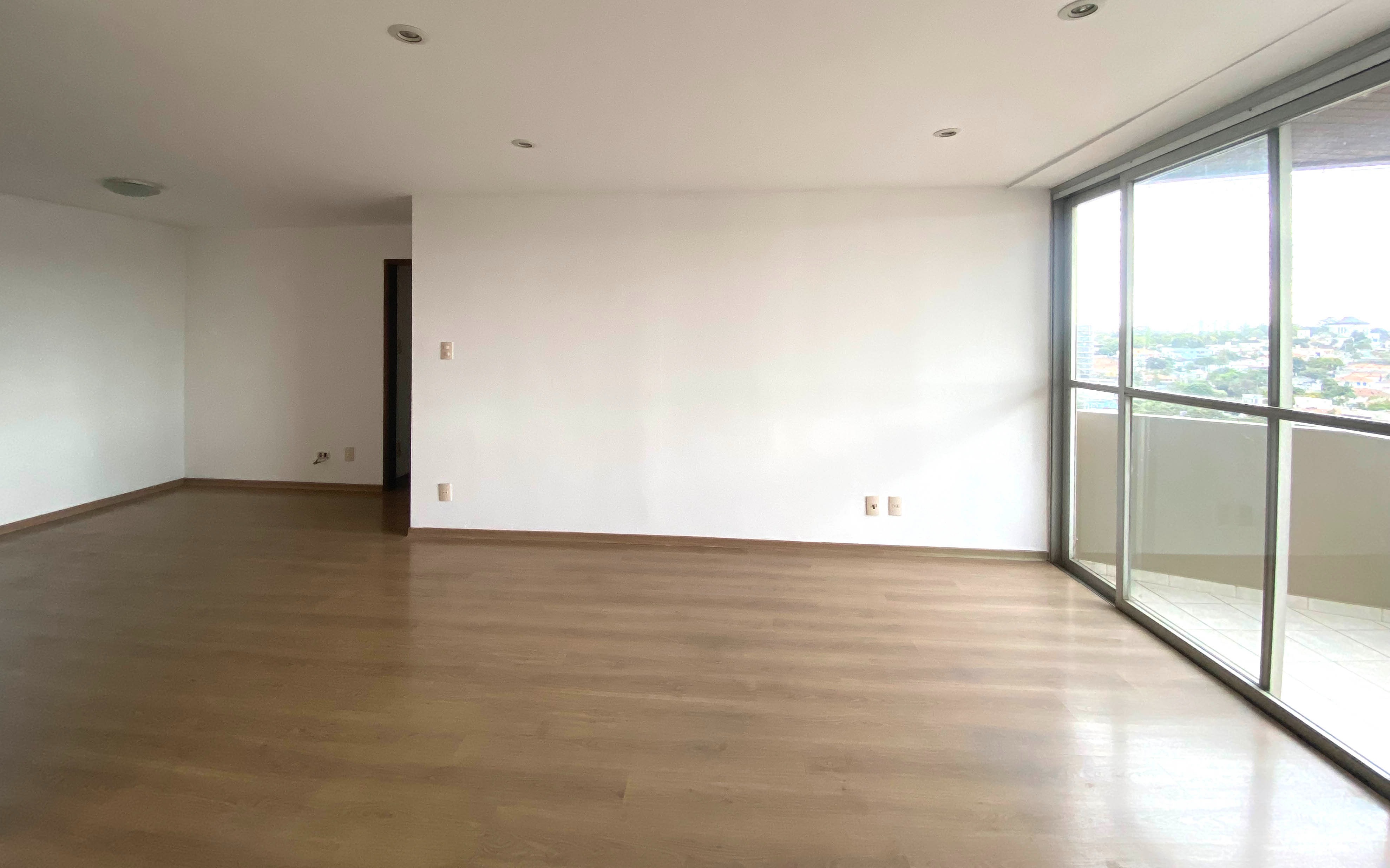 Apartamento à venda com 3 quartos, 168m² - Foto 2