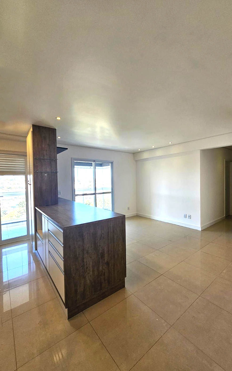 Apartamento à venda com 3 quartos, 87m² - Foto 2