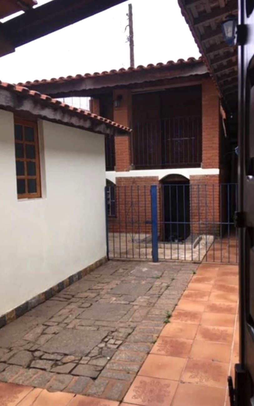 Casa à venda com 3 quartos, 206m² - Foto 2