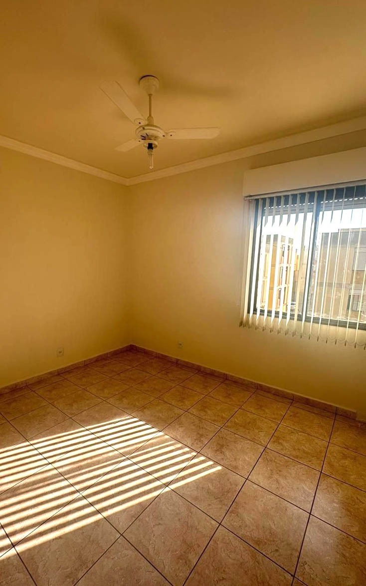 Apartamento à venda com 3 quartos, 74m² - Foto 2