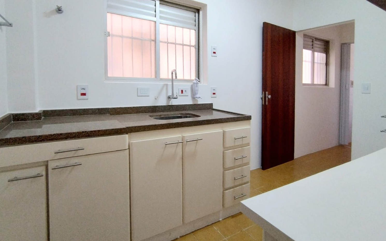 Apartamento à venda com 3 quartos, 95m² - Foto 4