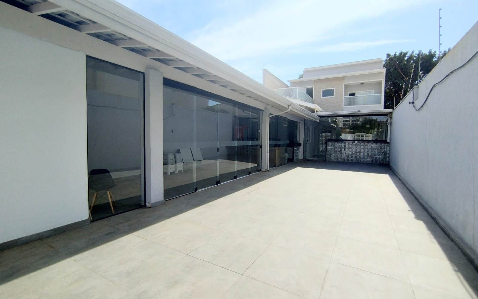 Casa à venda com 3 quartos, 200m² - Foto 1