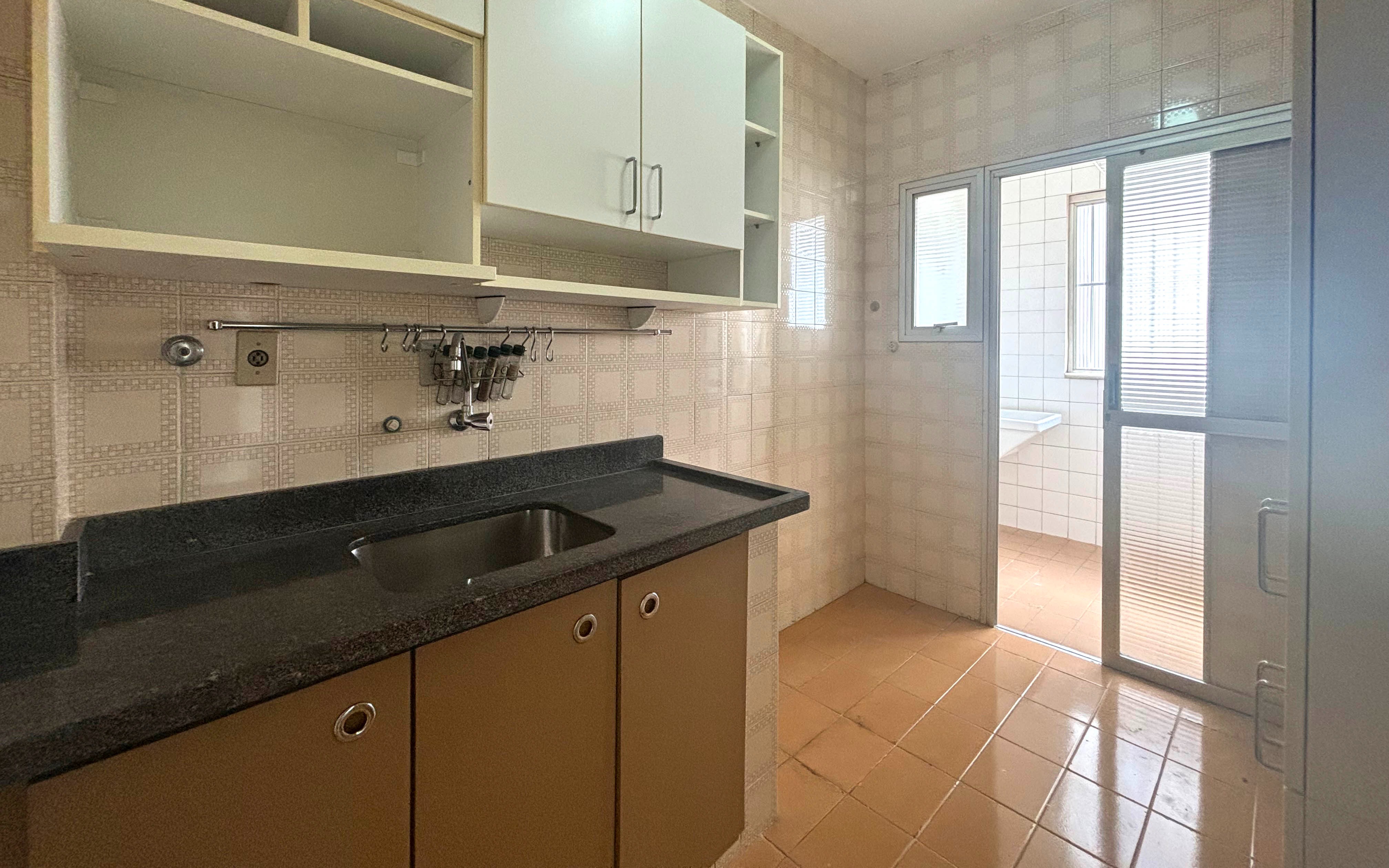 Apartamento para alugar com 2 quartos, 75m² - Foto 3