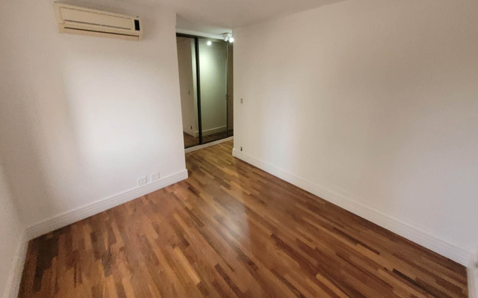 Apartamento para alugar com 3 quartos, 125m² - Foto 14