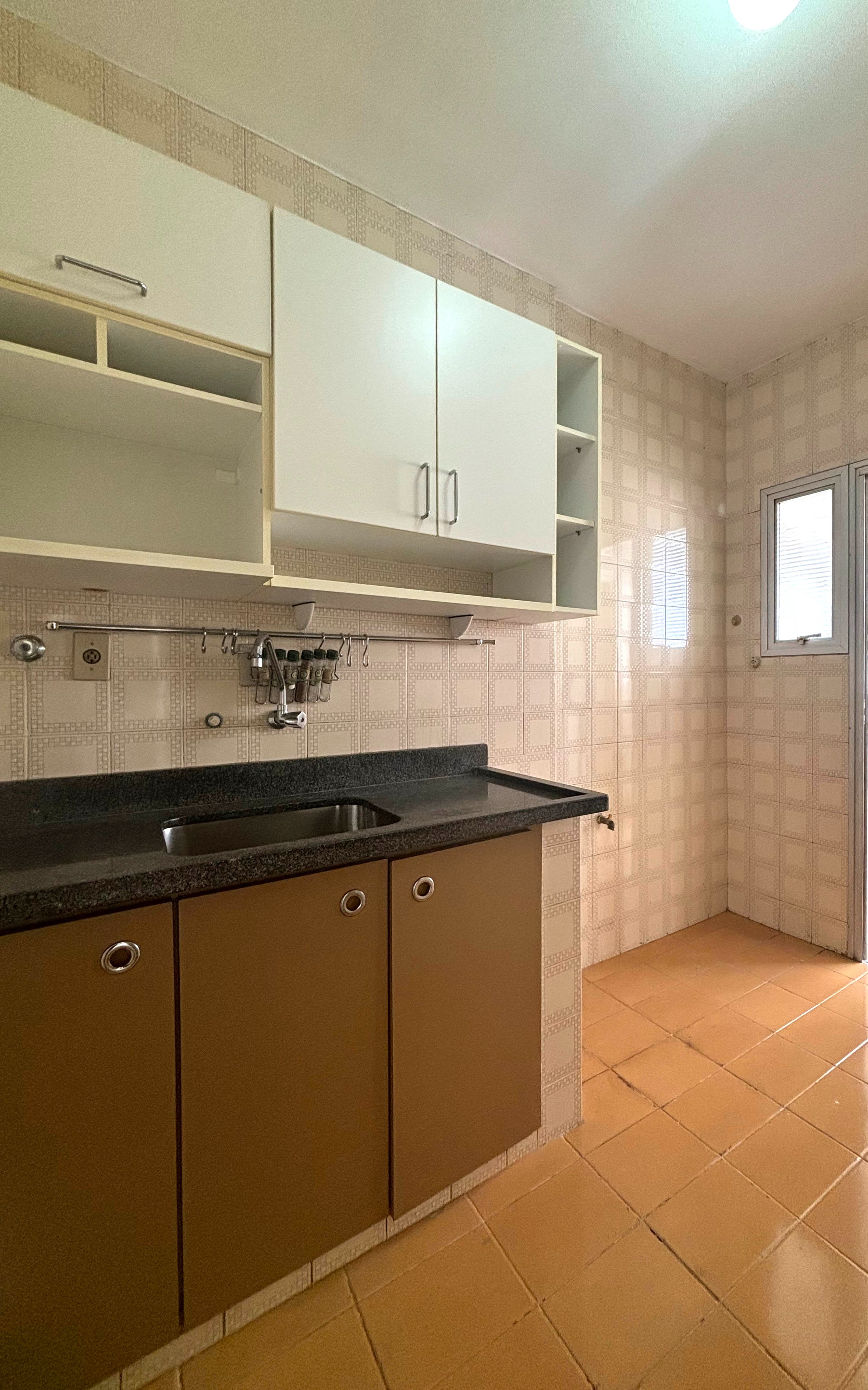 Apartamento para alugar com 2 quartos, 75m² - Foto 4