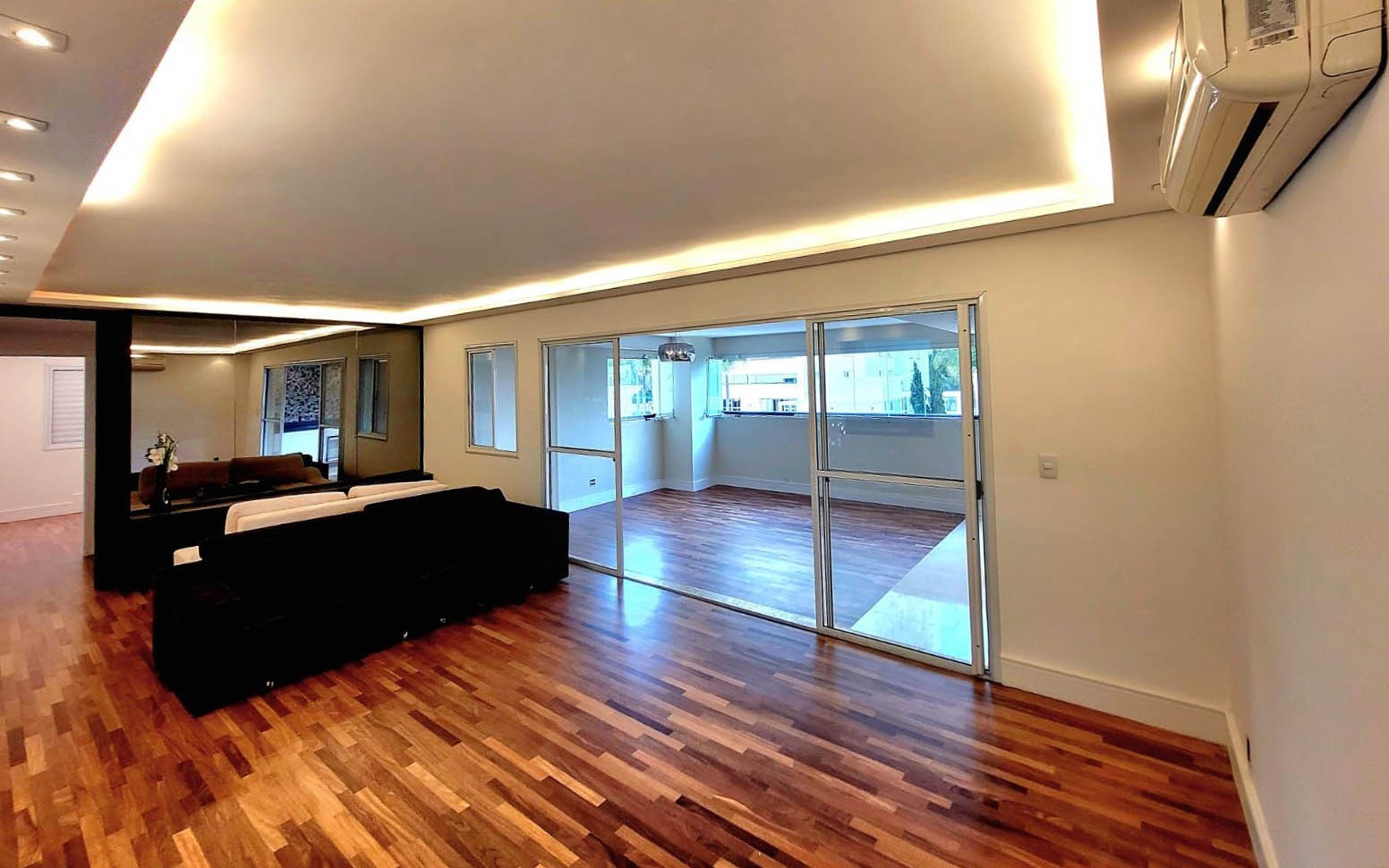 Apartamento para alugar com 3 quartos, 125m² - Foto 2