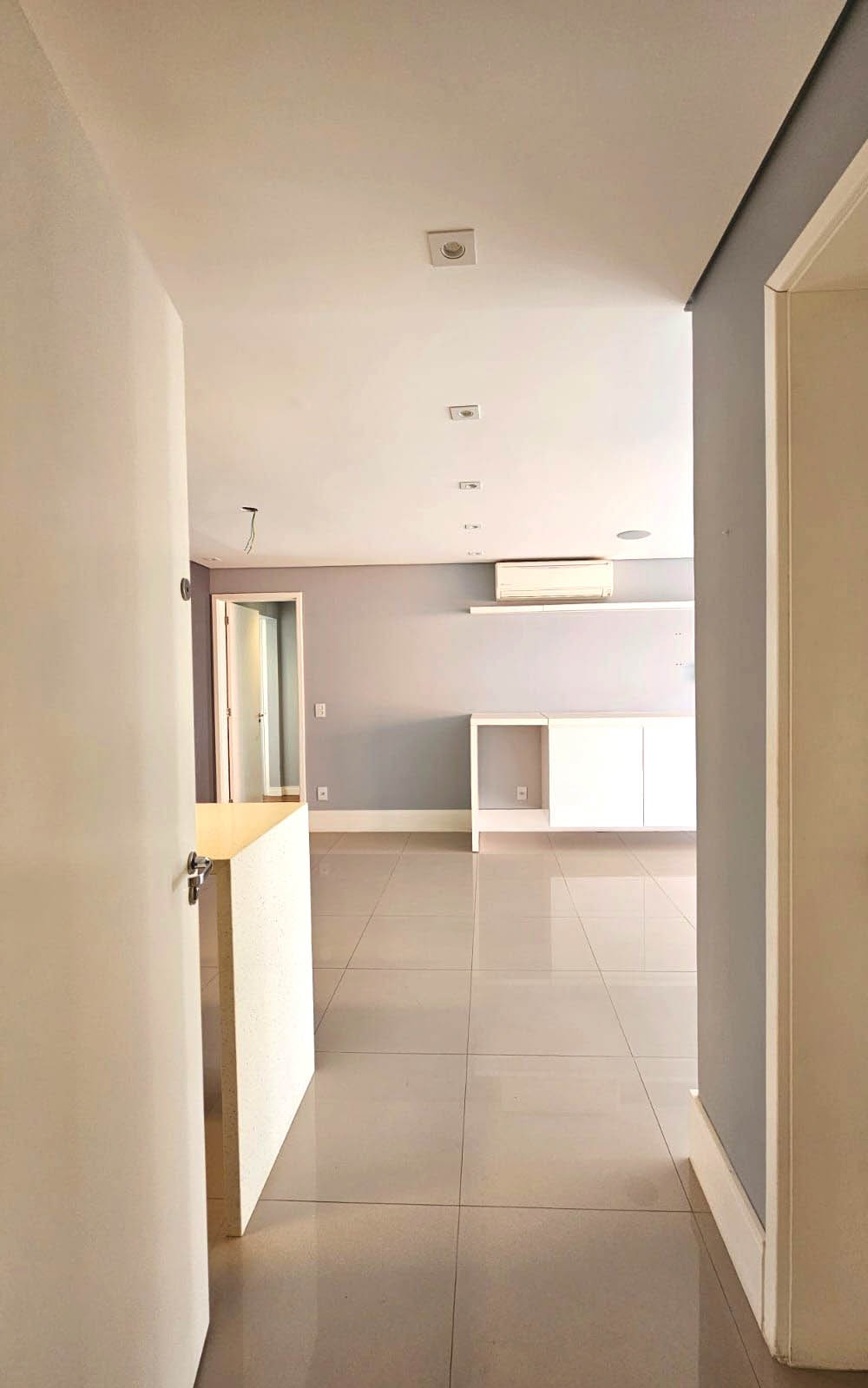 Apartamento à venda com 2 quartos, 105m² - Foto 2