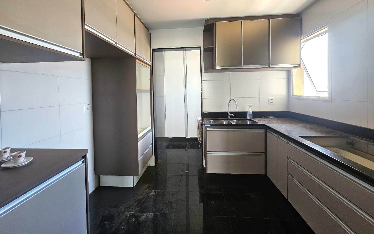 Apartamento para alugar com 3 quartos, 131m² - Foto 6