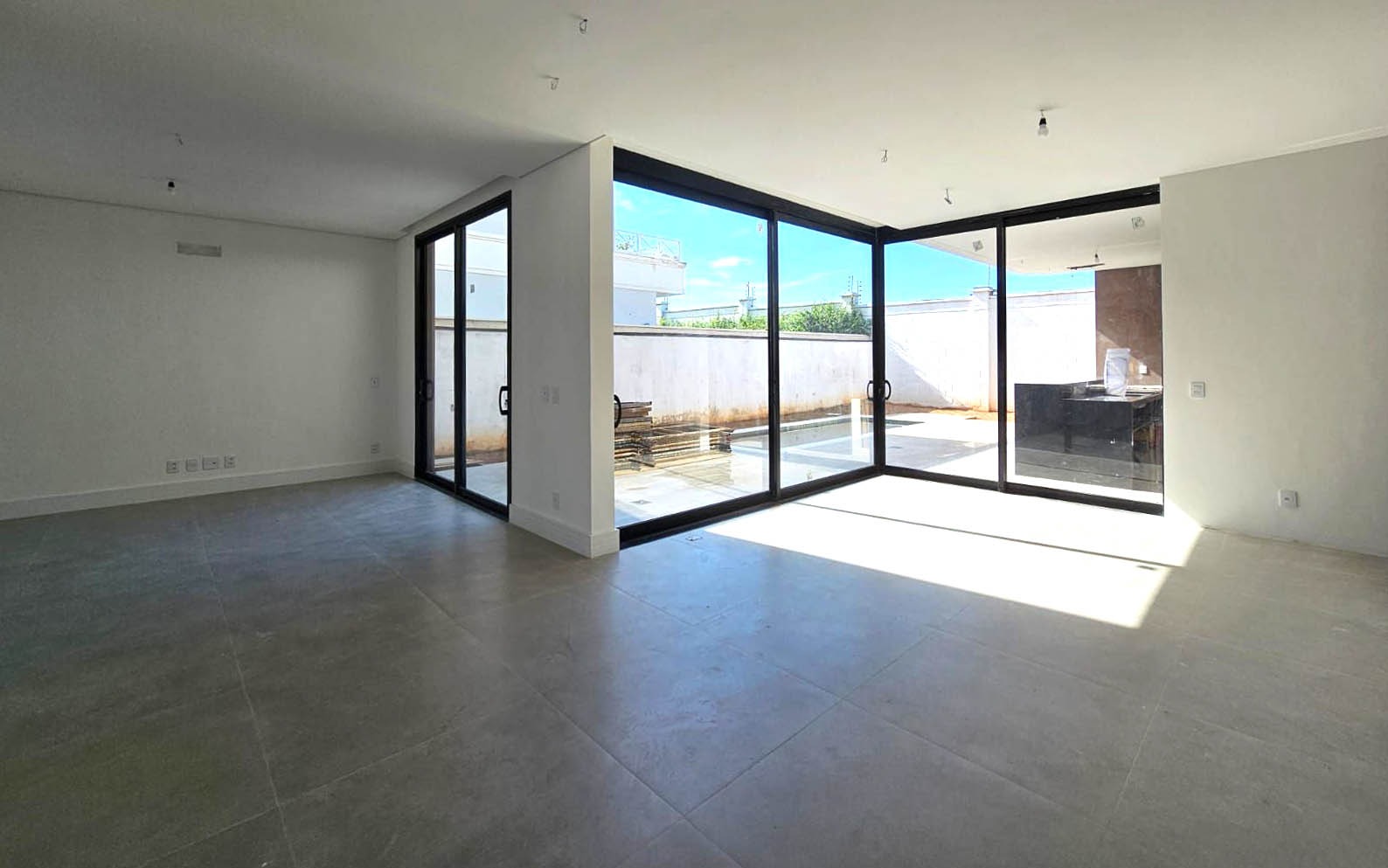 Casa de Condomínio para alugar com 3 quartos, 352m² - Foto 7