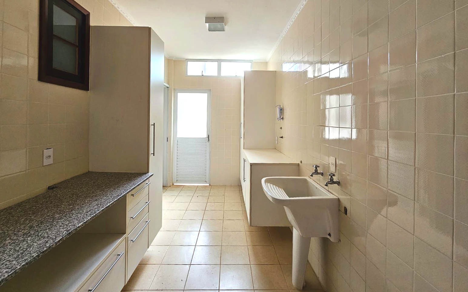 Casa de Condomínio para alugar com 3 quartos, 540m² - Foto 16