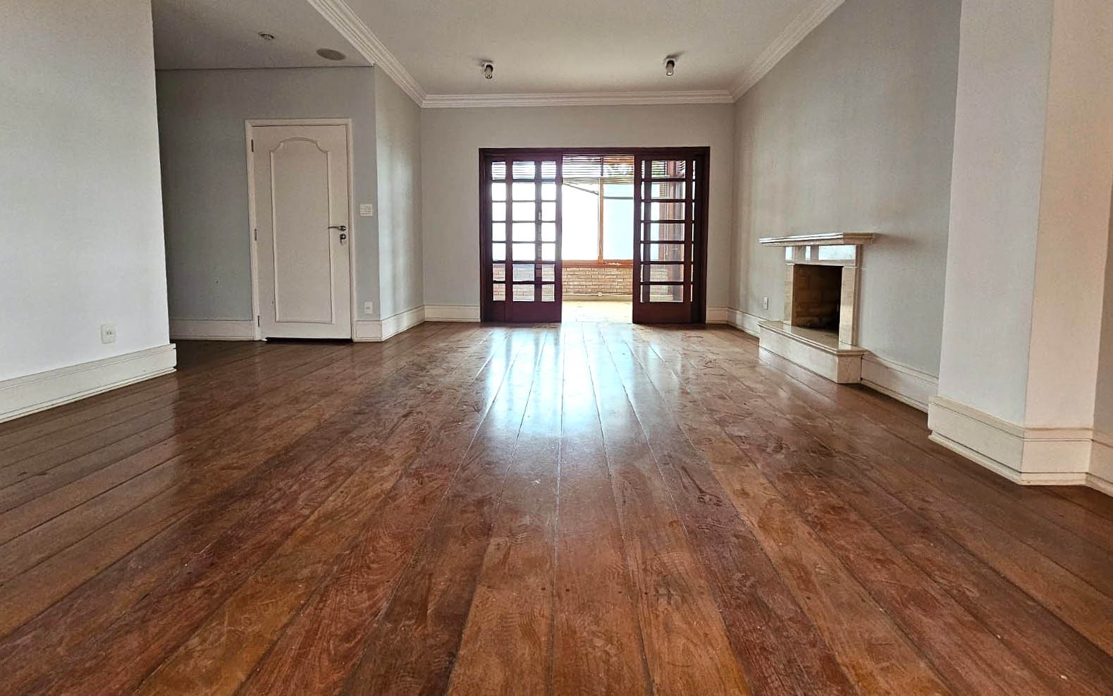 Casa de Condomínio para alugar com 3 quartos, 540m² - Foto 4