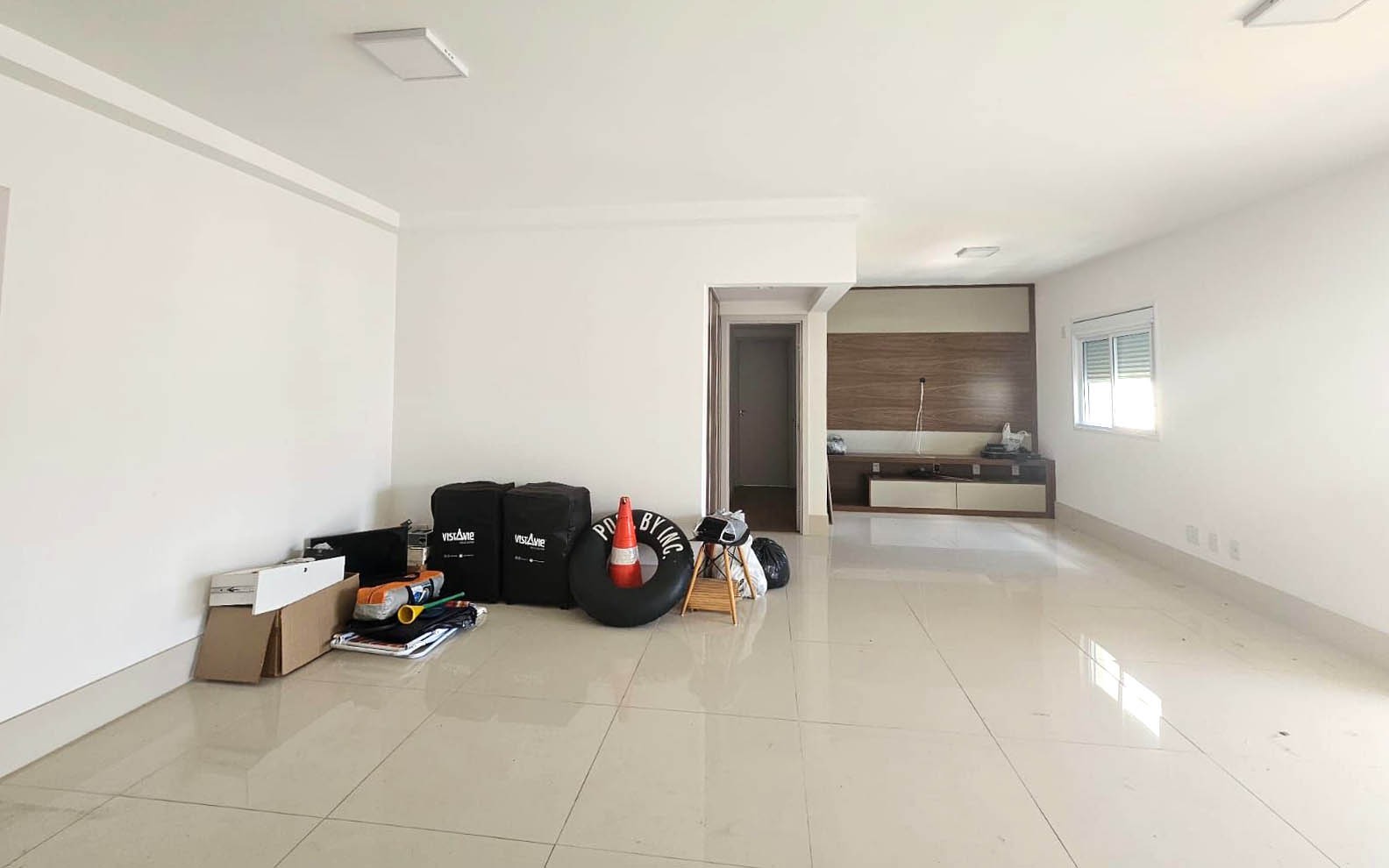 Apartamento para alugar com 3 quartos, 131m² - Foto 2