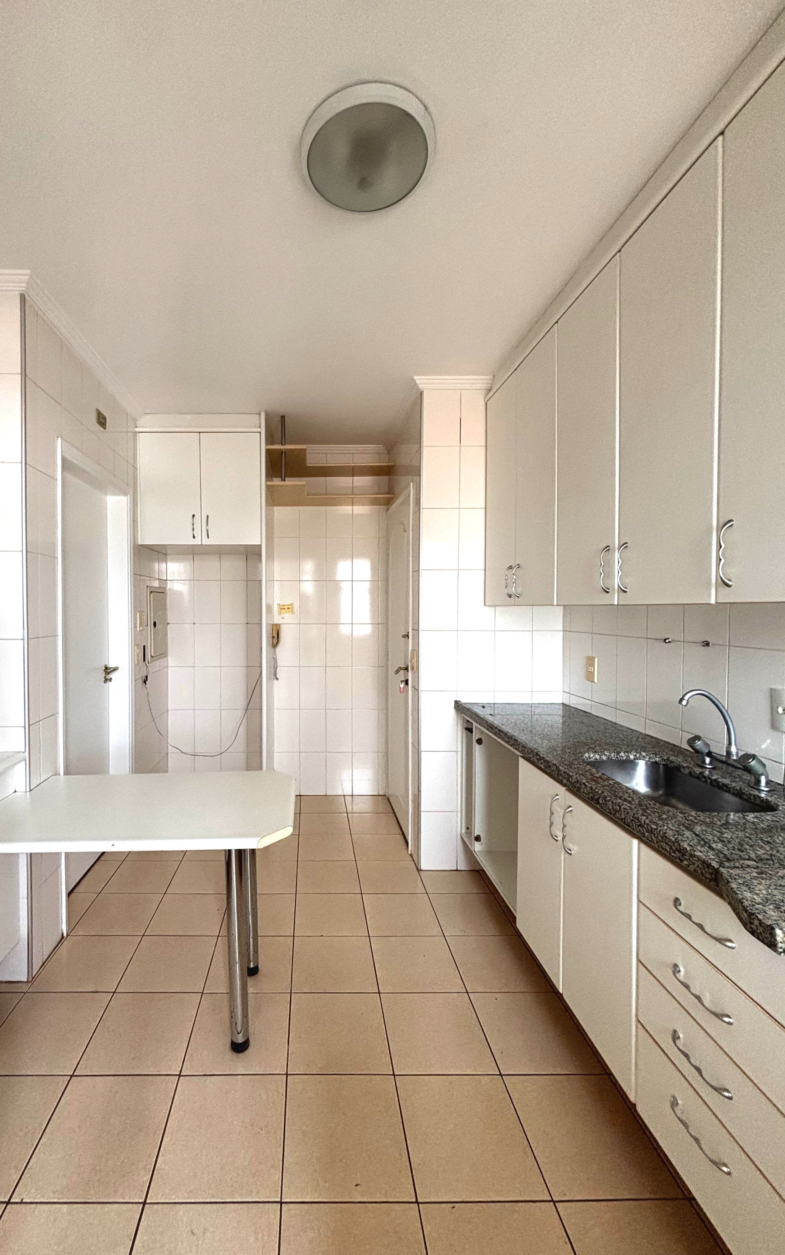 Apartamento para alugar com 3 quartos, 98m² - Foto 11