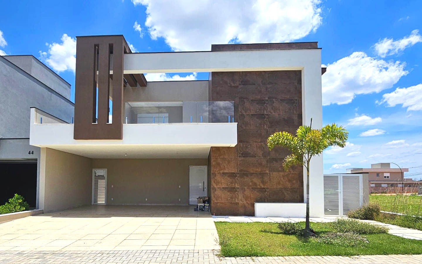 Casa de Condomínio à venda e aluguel com 4 quartos, 327m² - Foto 1