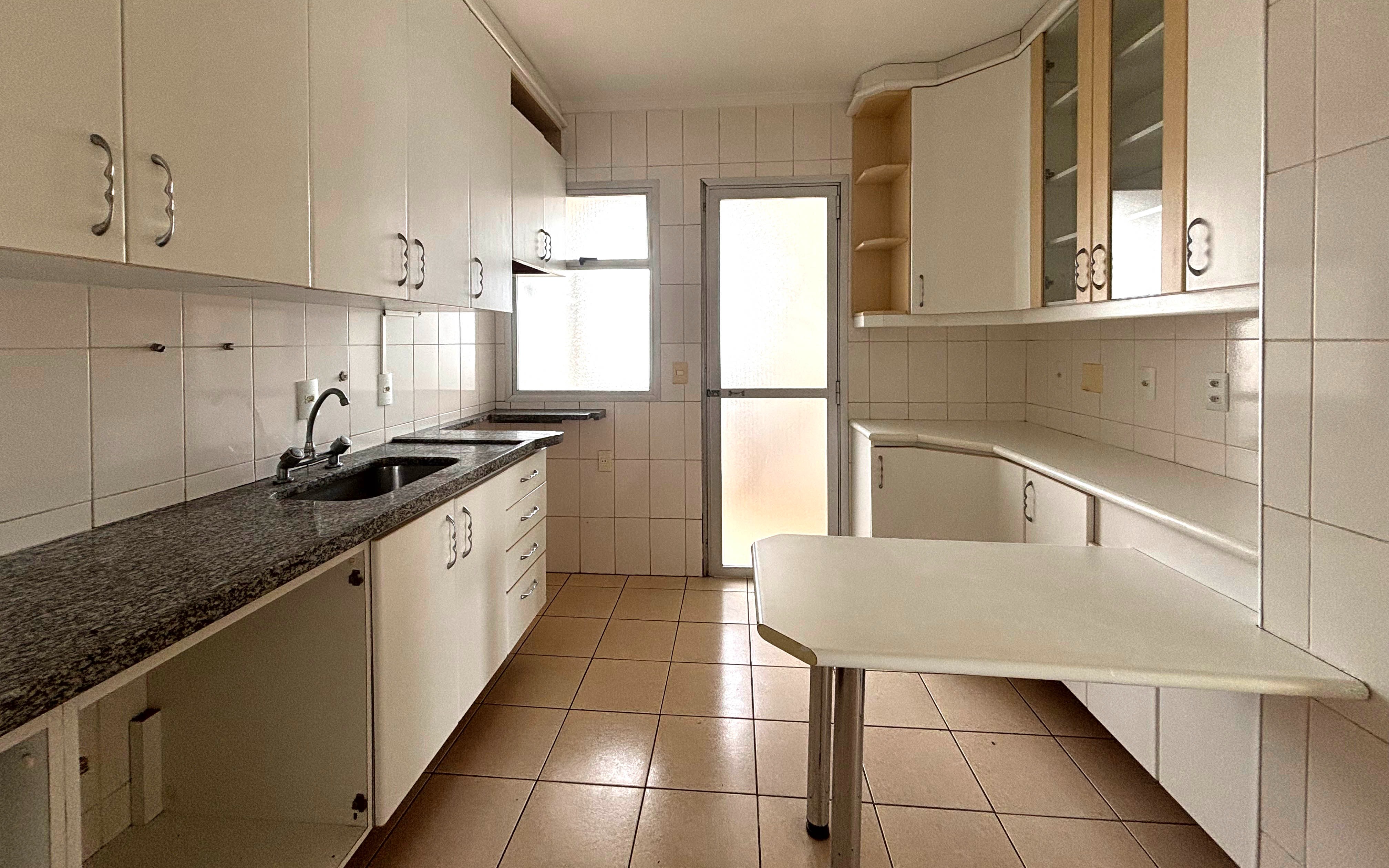 Apartamento para alugar com 3 quartos, 98m² - Foto 8