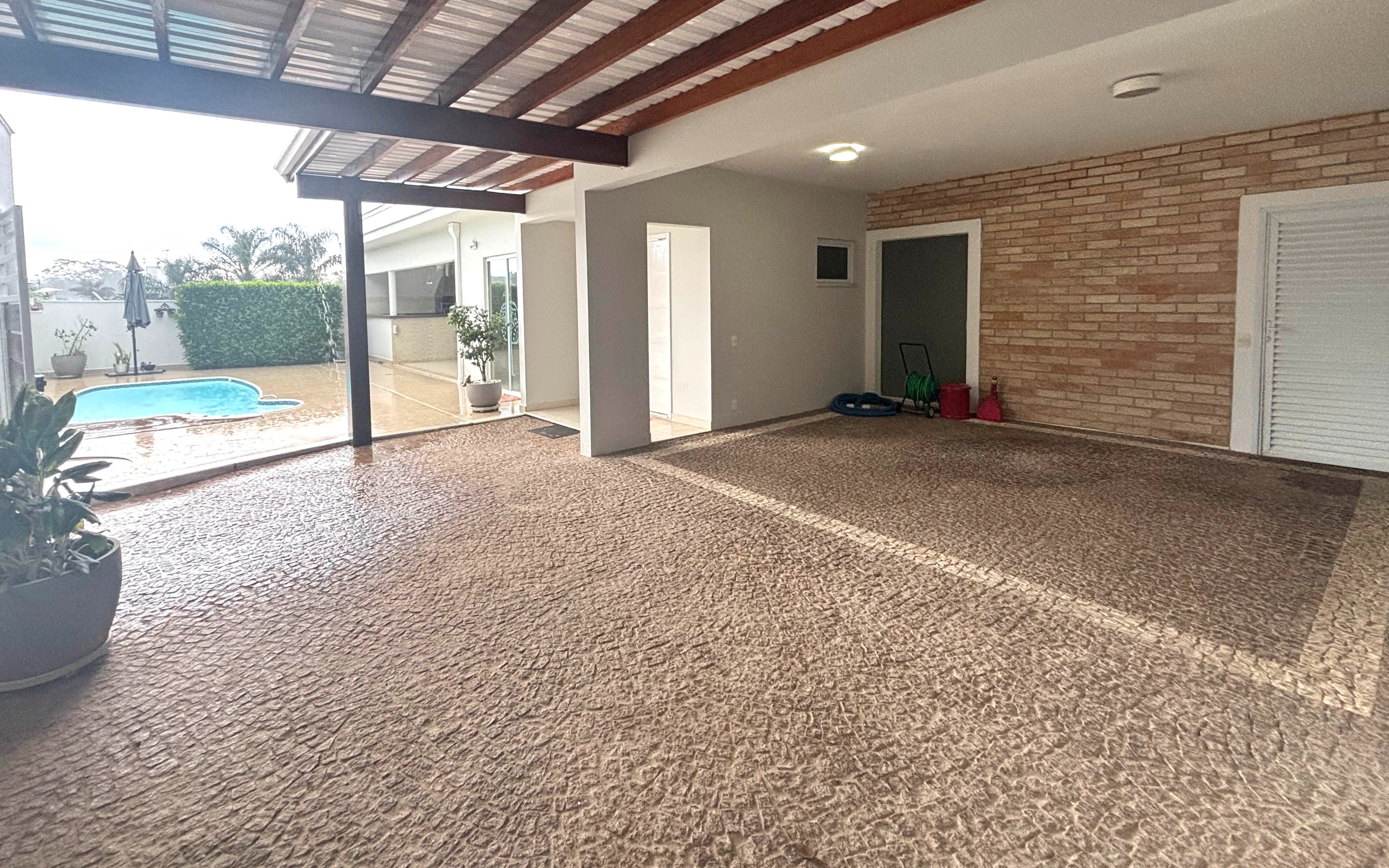 Casa de Condomínio à venda e aluguel com 4 quartos, 322m² - Foto 1