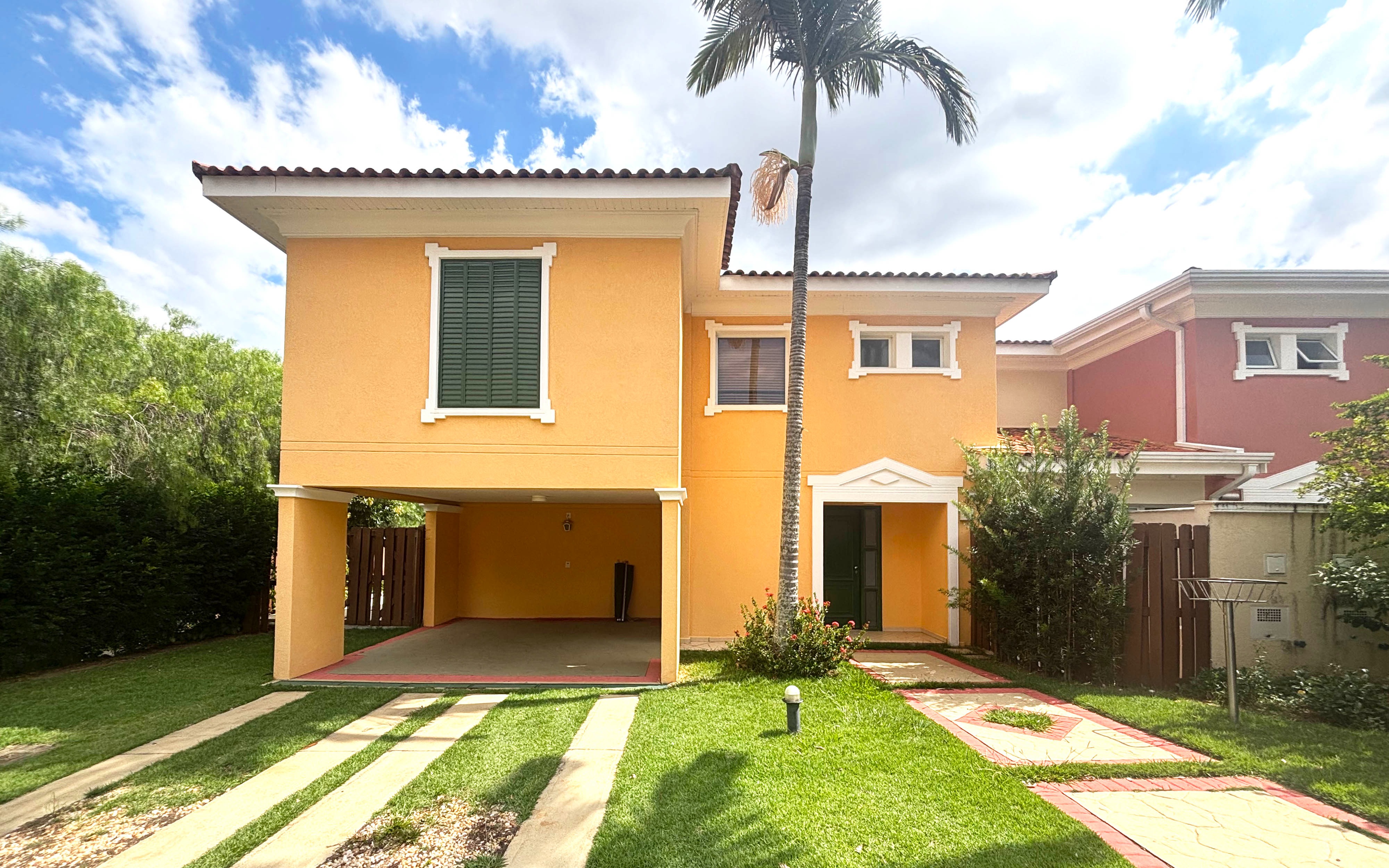 Casa de Condomínio à venda e aluguel com 4 quartos, 190m² - Foto 1