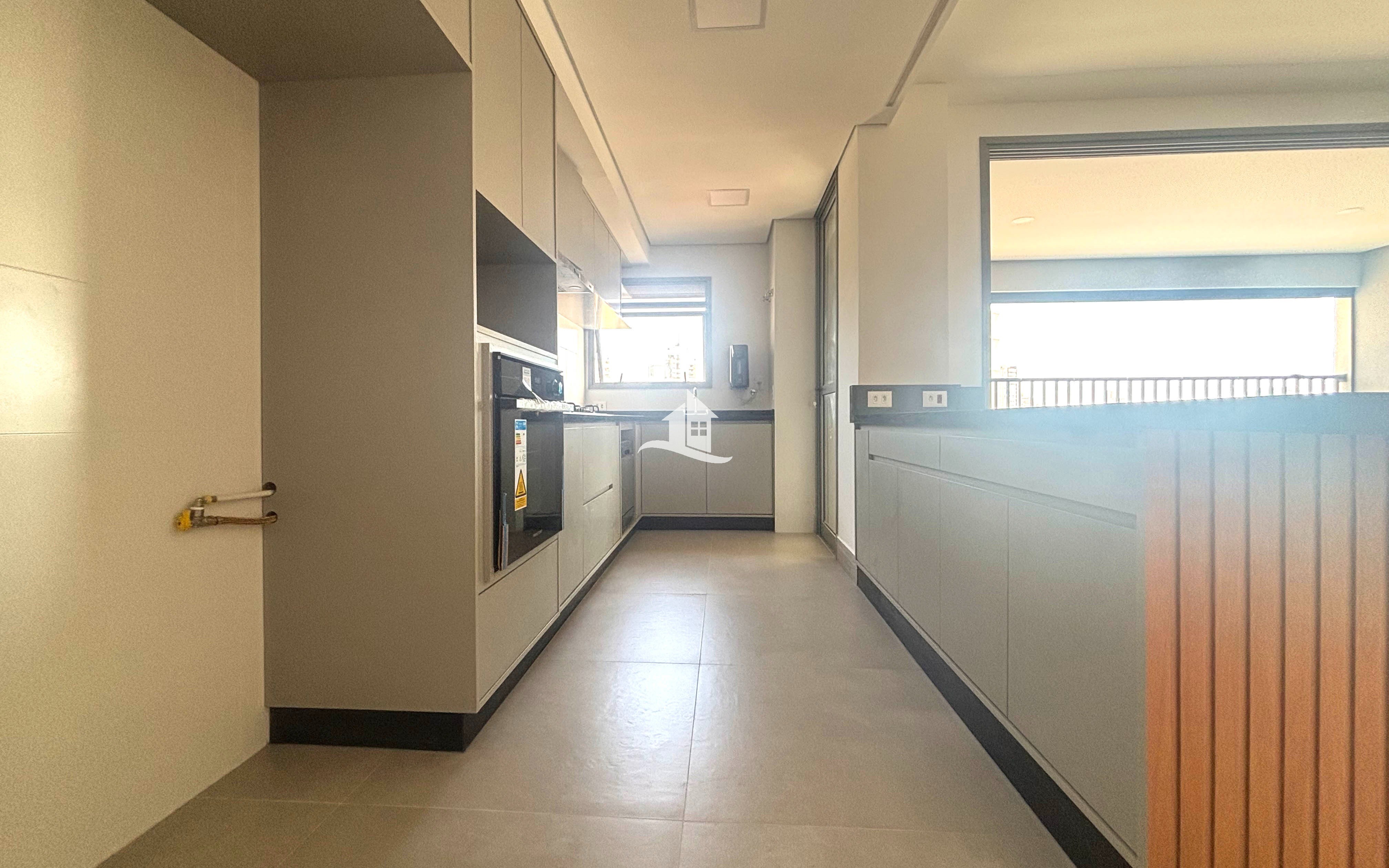 Apartamento para alugar com 3 quartos, 139m² - Foto 2