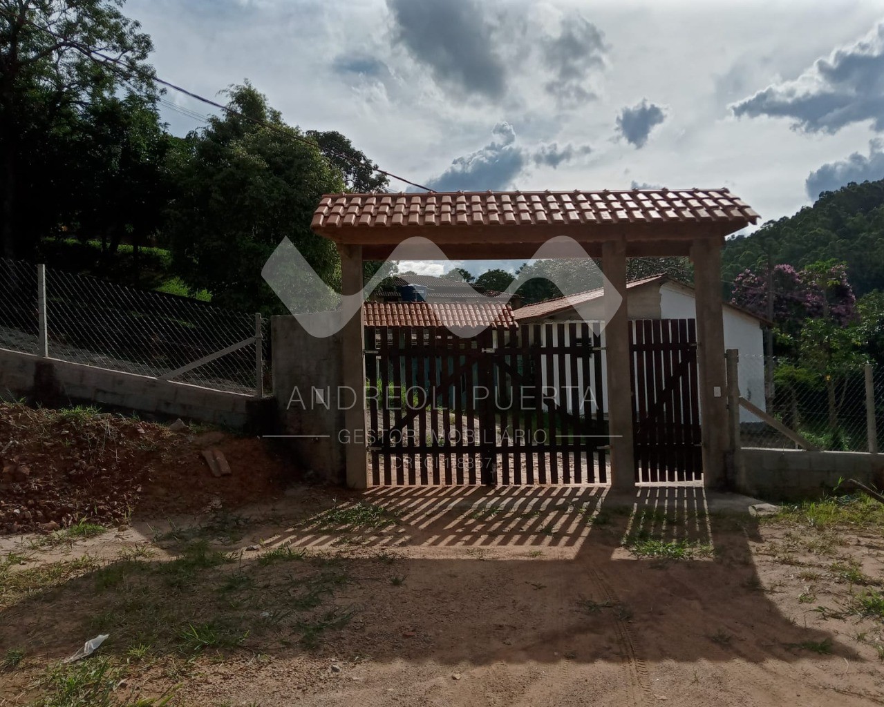 Fazenda à venda com 4 quartos, 1560m² - Foto 1