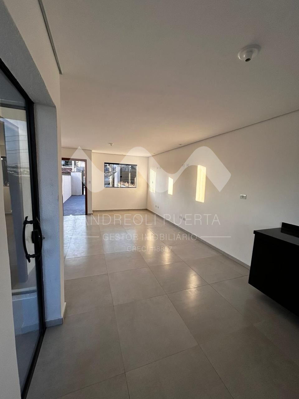 Sobrado à venda com 3 quartos, 180m² - Foto 1