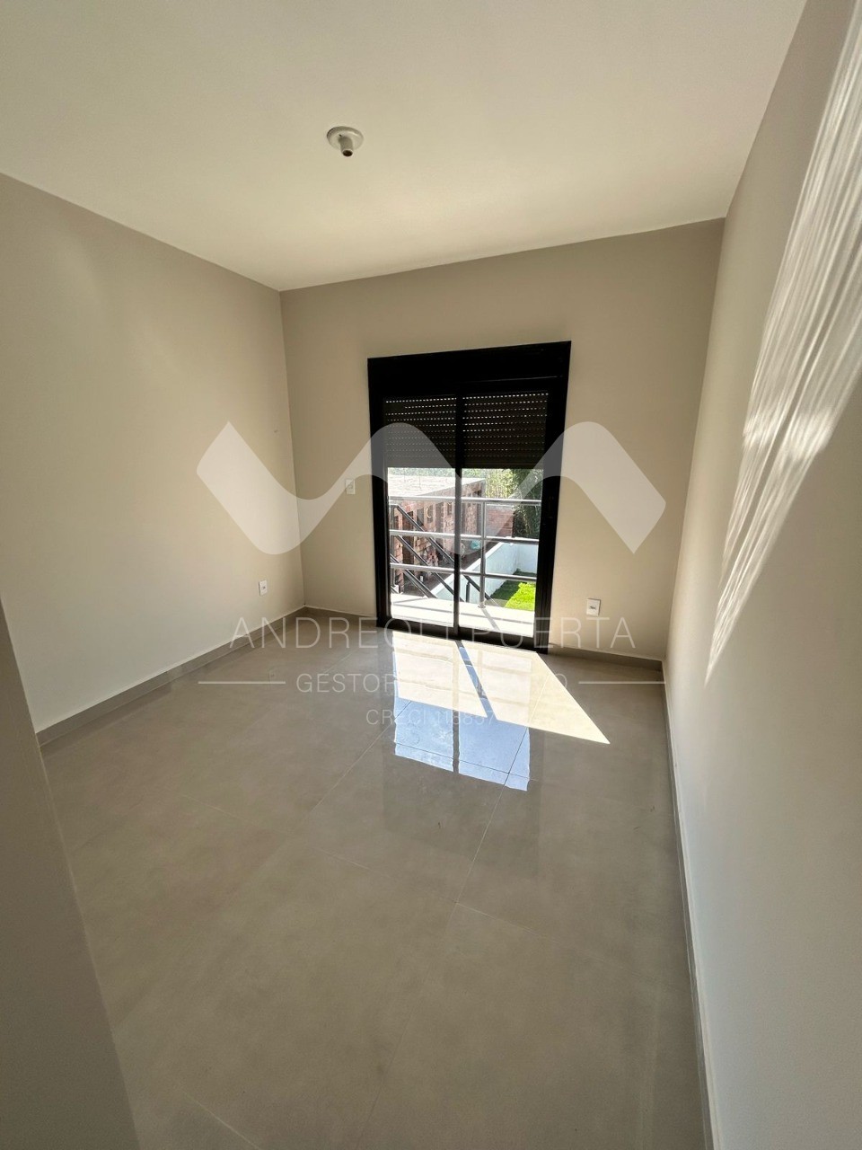 Casa à venda com 3 quartos, 250m² - Foto 2