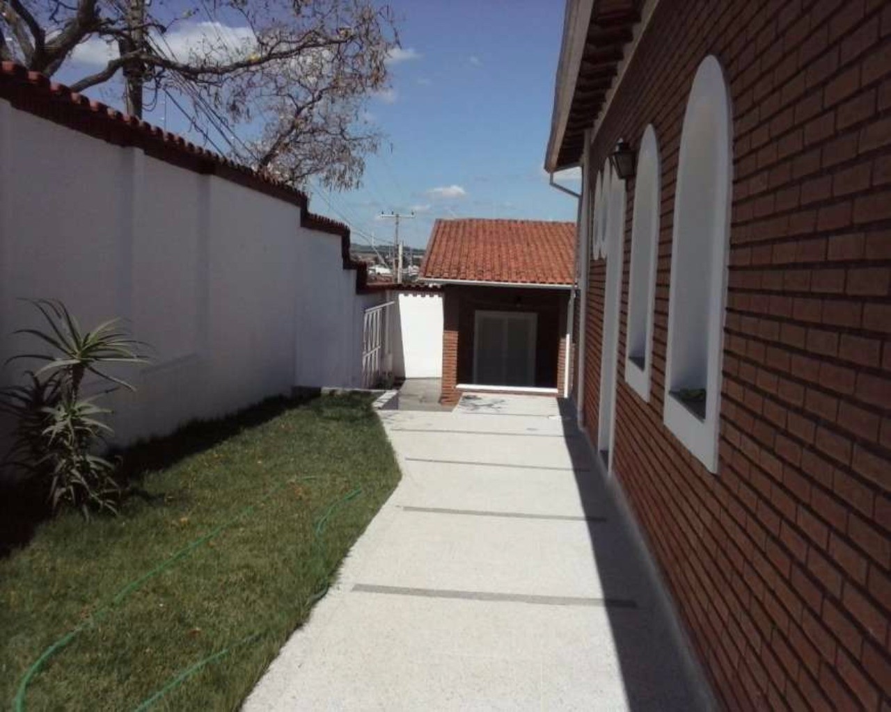 Casa à venda com 2 quartos, 380m² - Foto 2