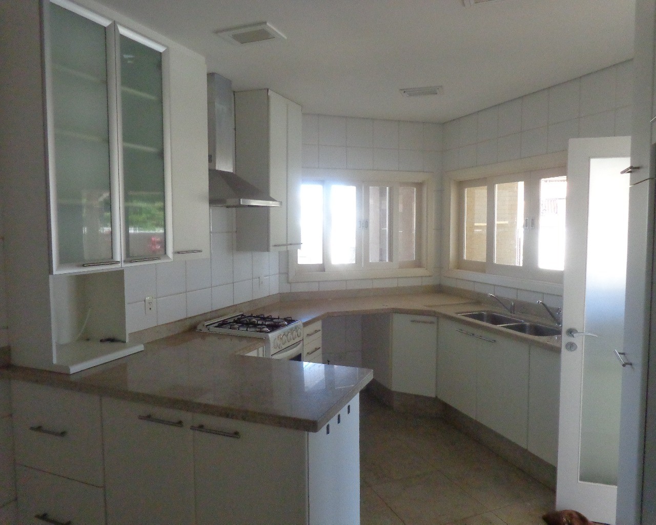 Casa de Condomínio à venda com 4 quartos, 500m² - Foto 16