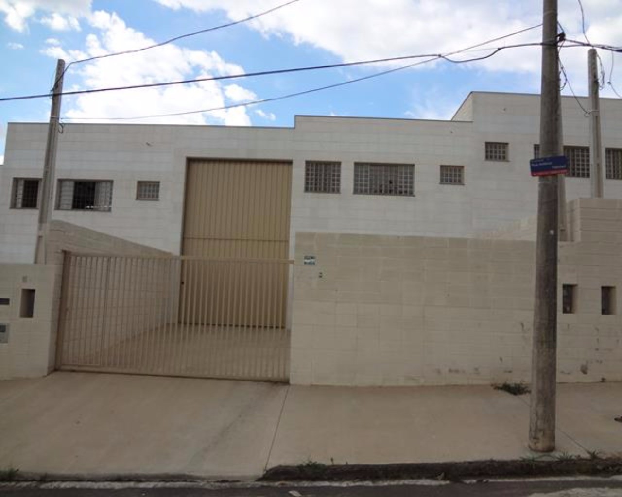 Depósito-Galpão-Armazém à venda, 250m² - Foto 1