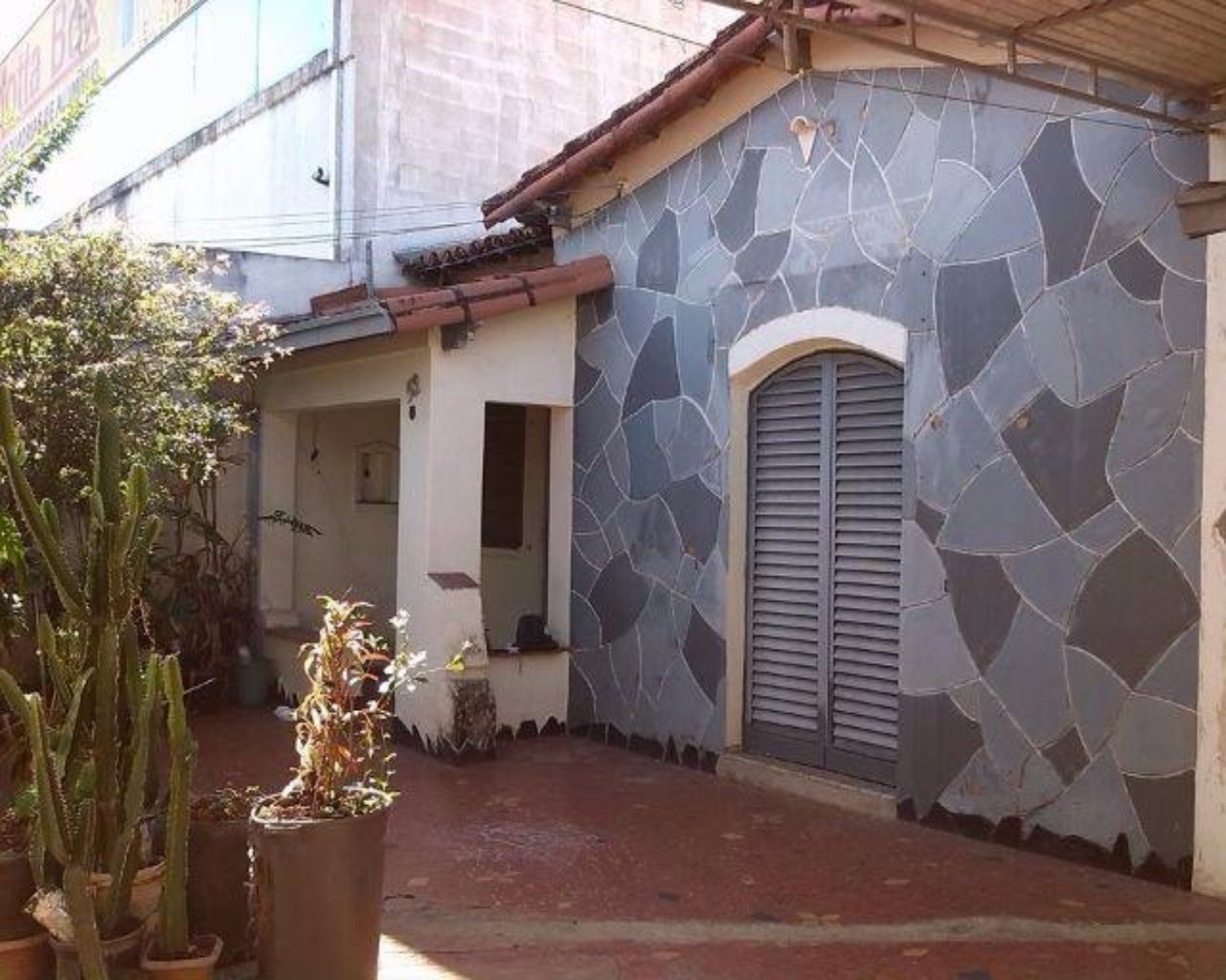 Casa à venda com 2 quartos, 320m² - Foto 1