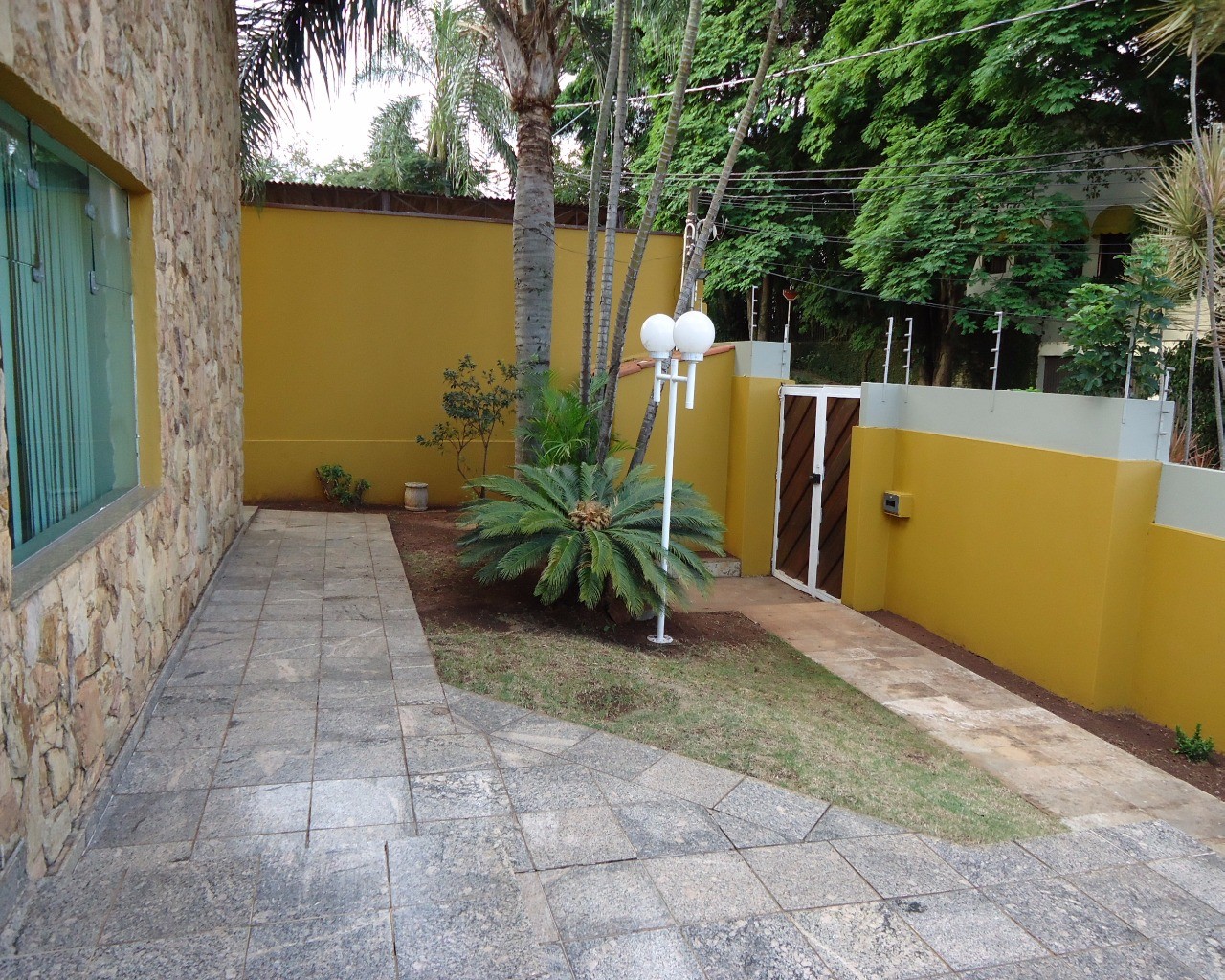 Casa à venda e aluguel com 4 quartos, 1100m² - Foto 5