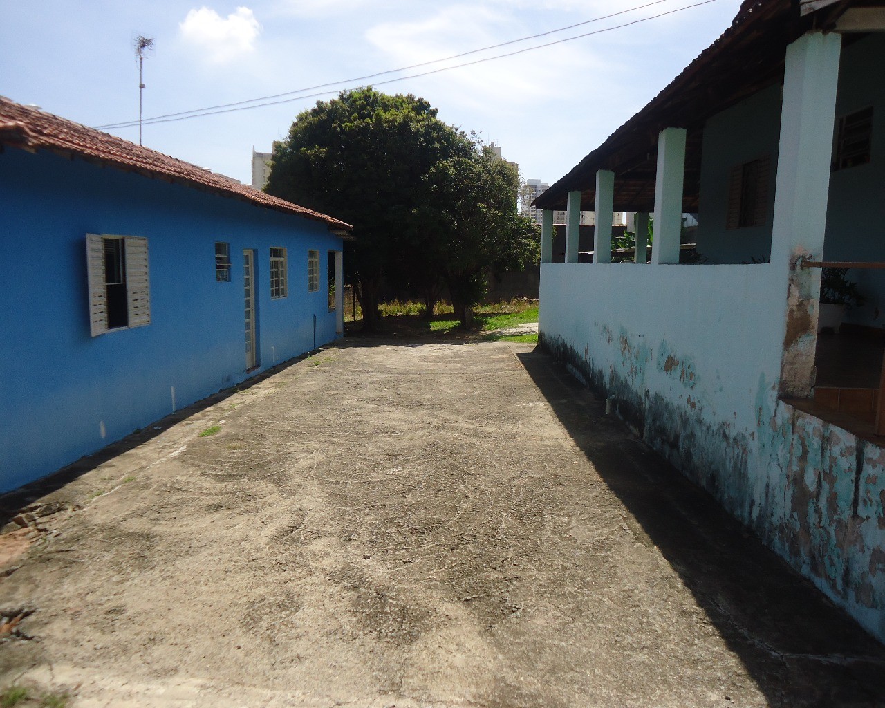 Terreno à venda com 3 quartos, 1000m² - Foto 1