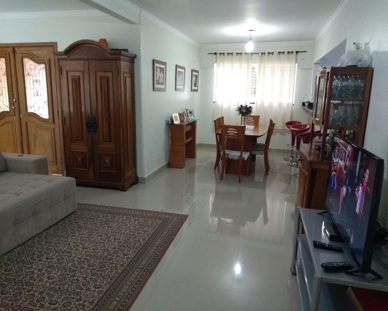 Casa à venda com 3 quartos, 320m² - Foto 1