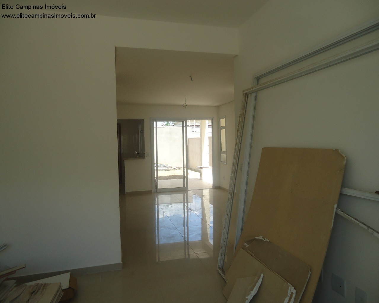 Casa de Condomínio à venda e aluguel com 3 quartos, 300m² - Foto 3