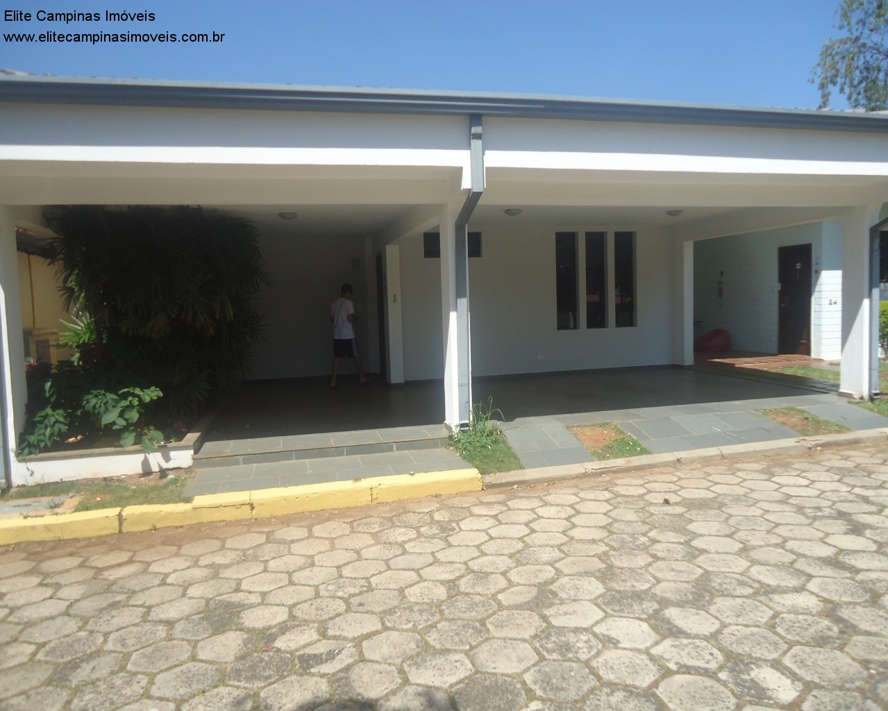 Casa de Condomínio à venda com 3 quartos, 250m² - Foto 1