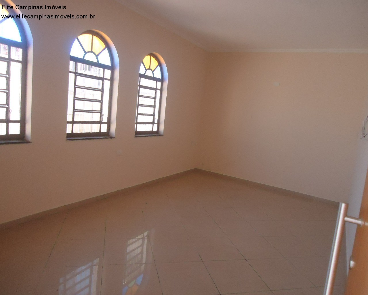 Casa à venda com 1 quarto, 300m² - Foto 3