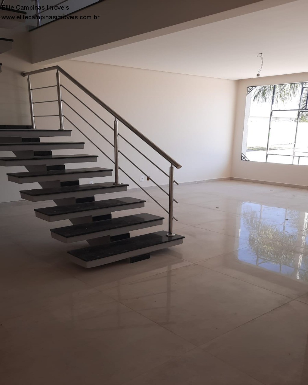 Casa de Condomínio à venda com 3 quartos, 250m² - Foto 2