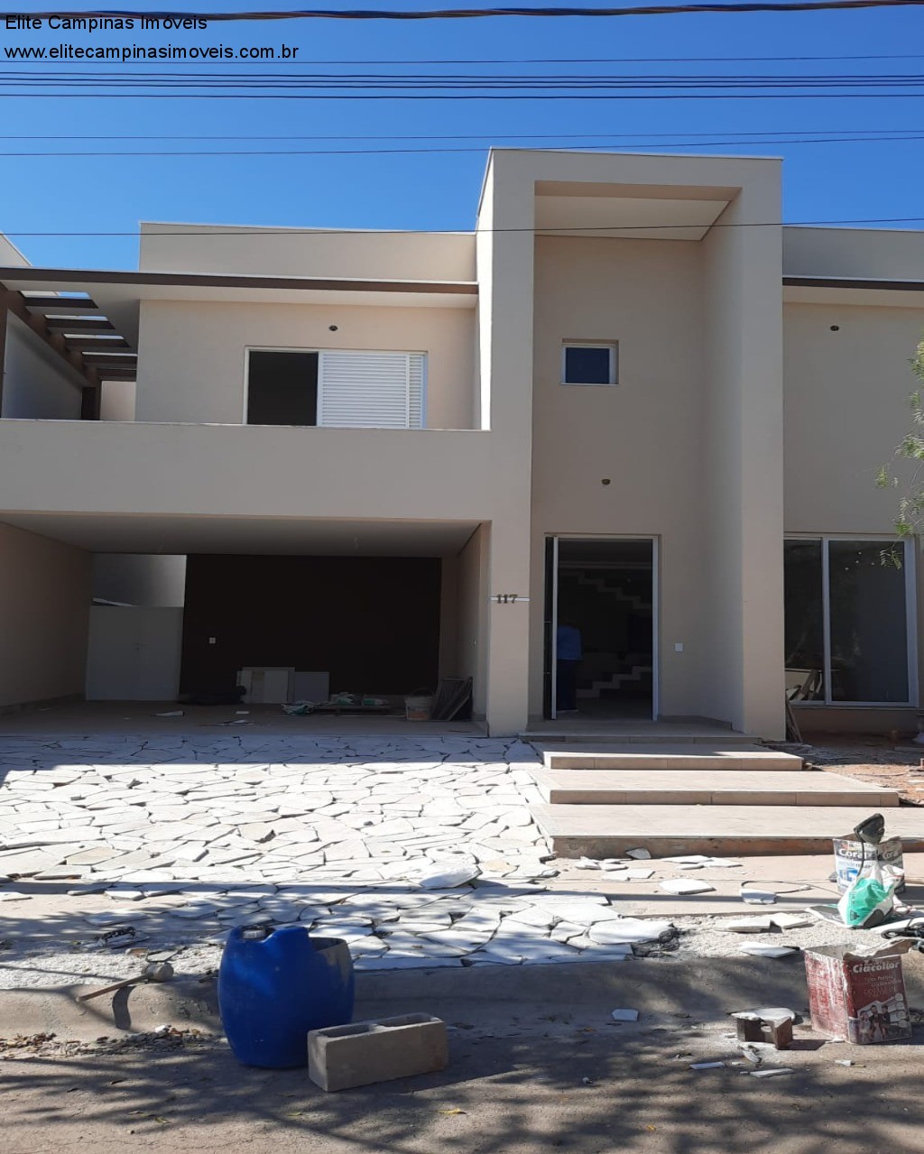 Casa de Condomínio à venda com 3 quartos, 250m² - Foto 1