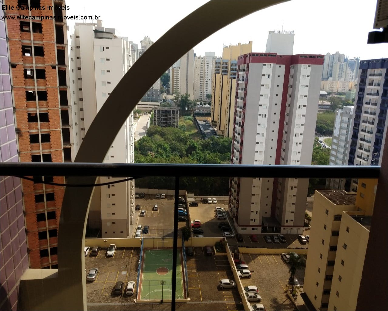 Apartamento à venda com 2 quartos, 70m² - Foto 2