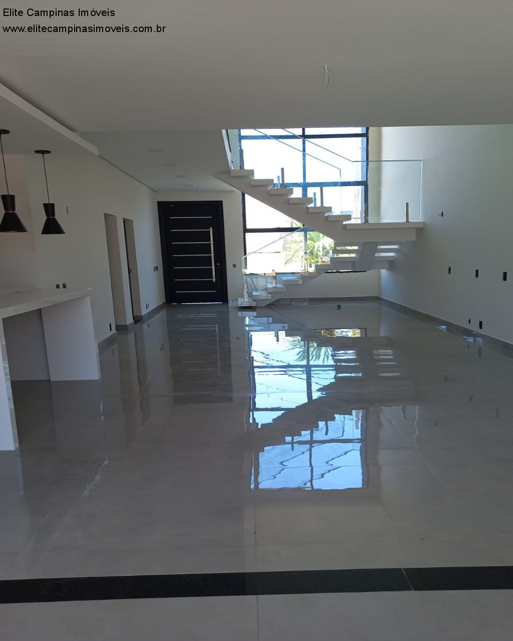 Casa de Condomínio à venda com 3 quartos, 270m² - Foto 2