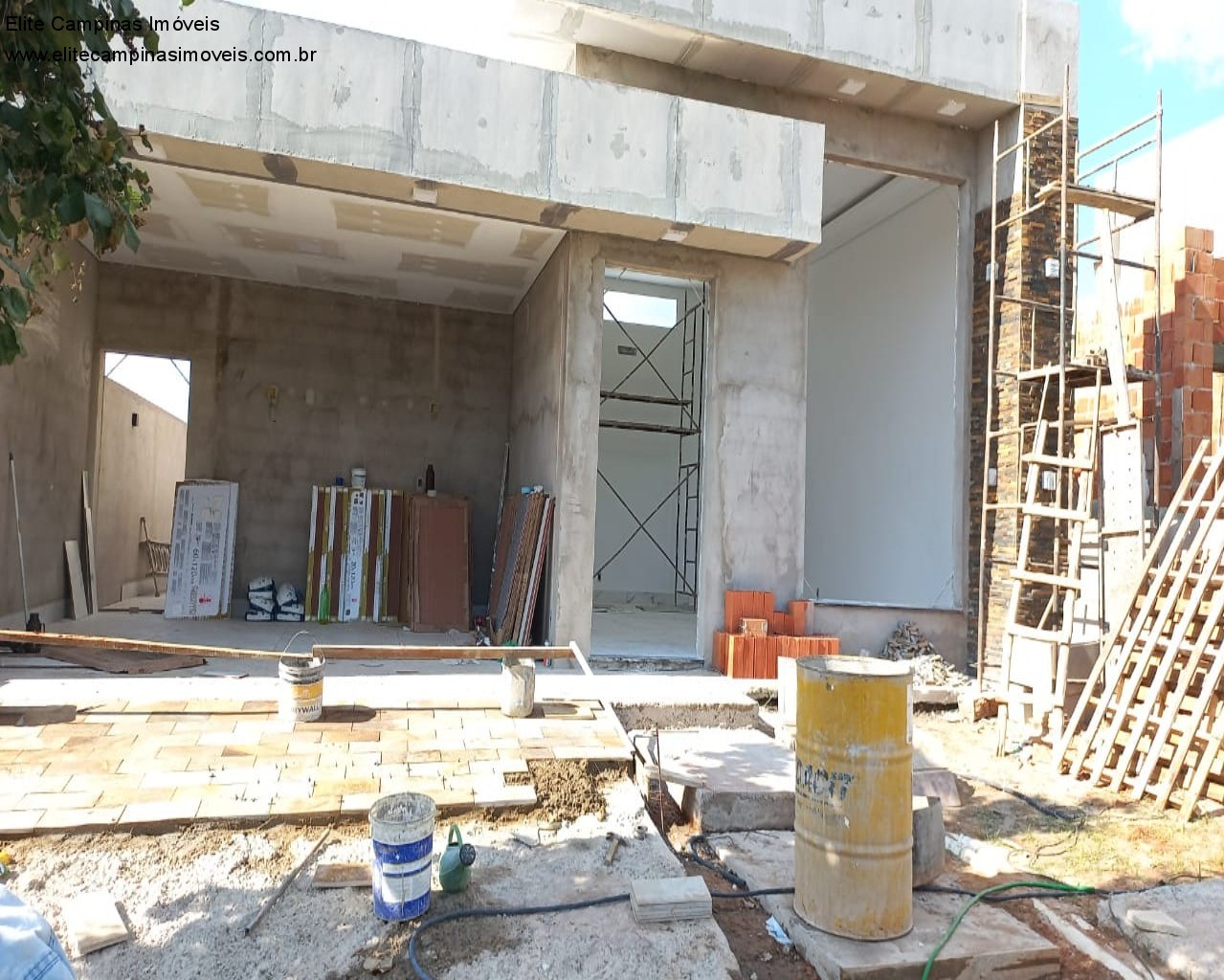 Casa de Condomínio à venda com 3 quartos, 250m² - Foto 1