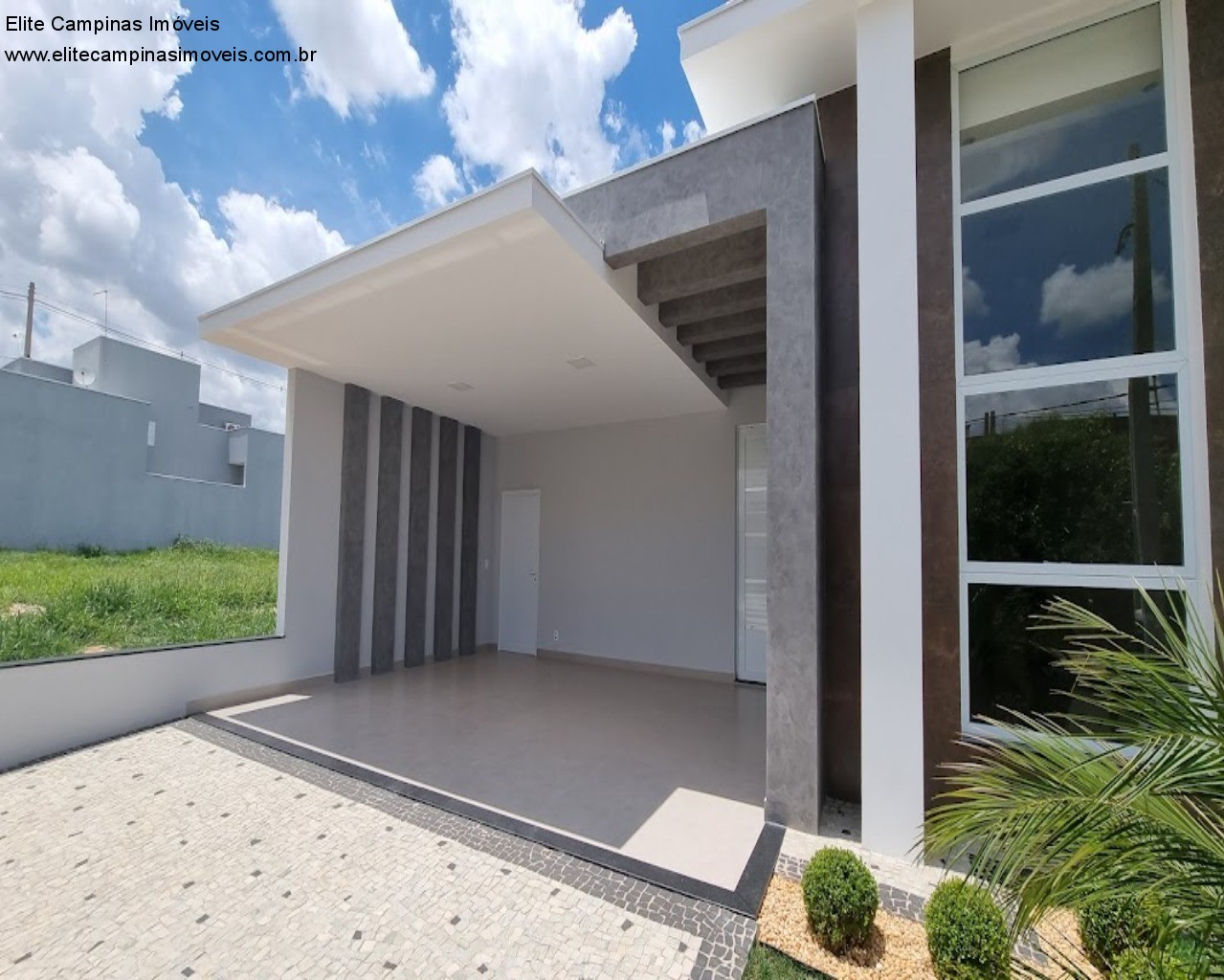 Casa de Condomínio à venda com 3 quartos, 250m² - Foto 1