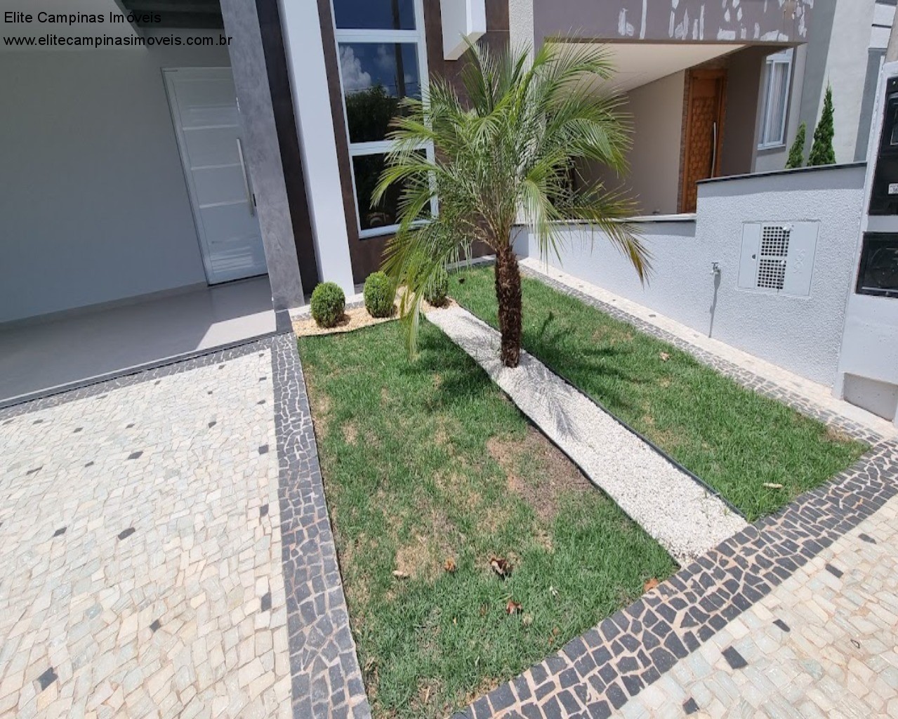 Casa de Condomínio à venda com 3 quartos, 250m² - Foto 2