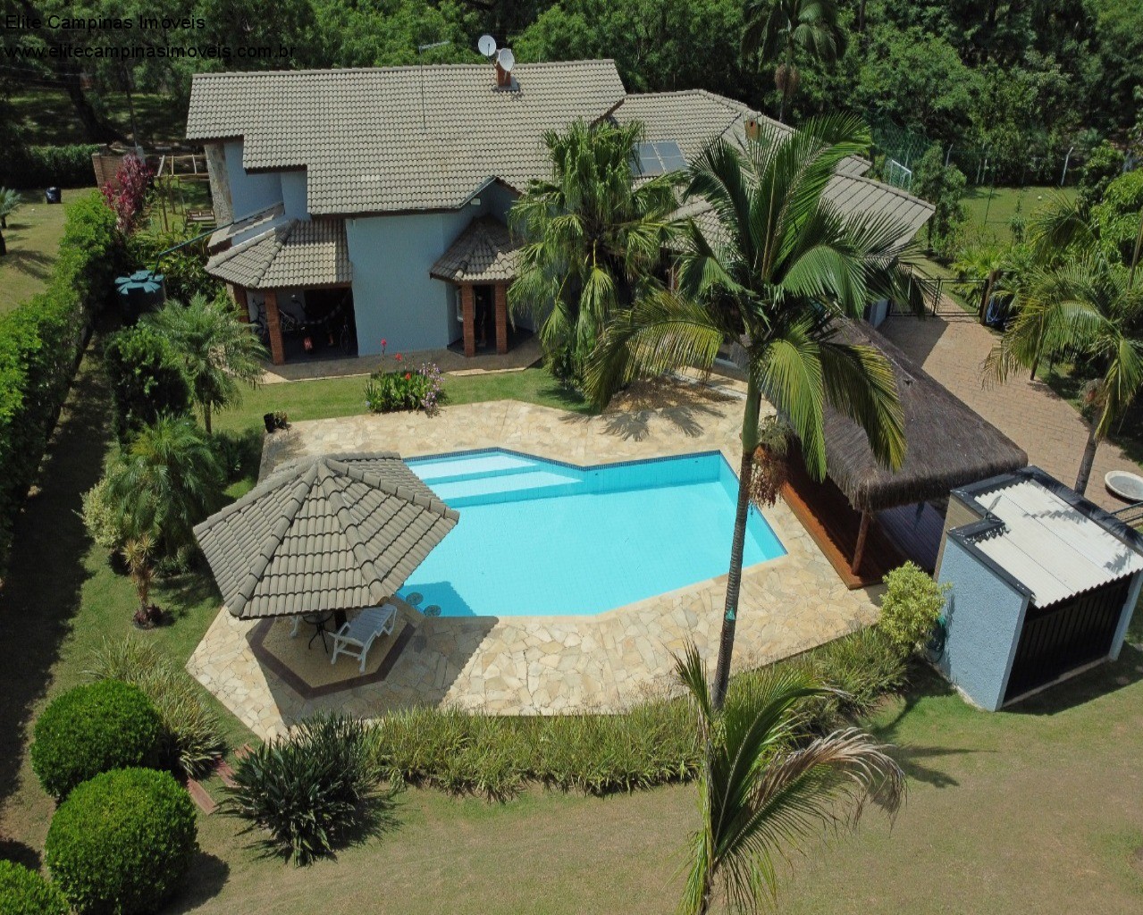 Fazenda à venda com 4 quartos, 2200m² - Foto 1