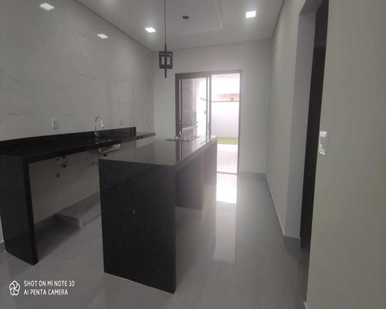 Casa de Condomínio à venda com 3 quartos, 250m² - Foto 4