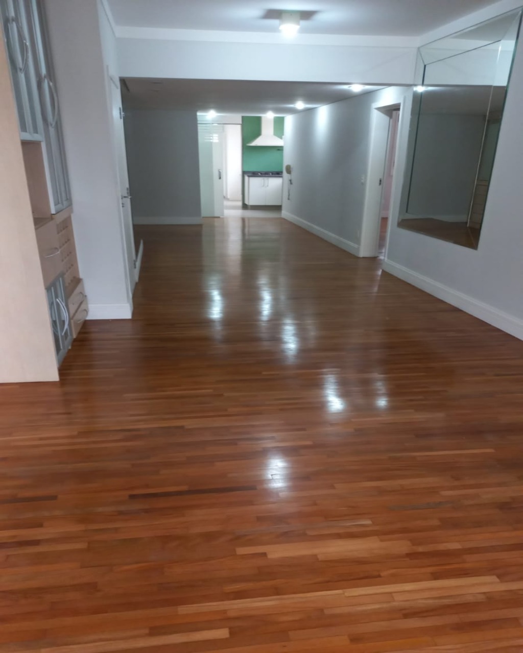 Apartamento à venda com 3 quartos, 138m² - Foto 2