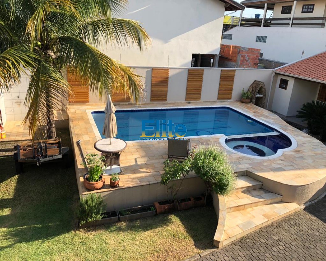 Casa à venda com 4 quartos, 500m² - Foto 2